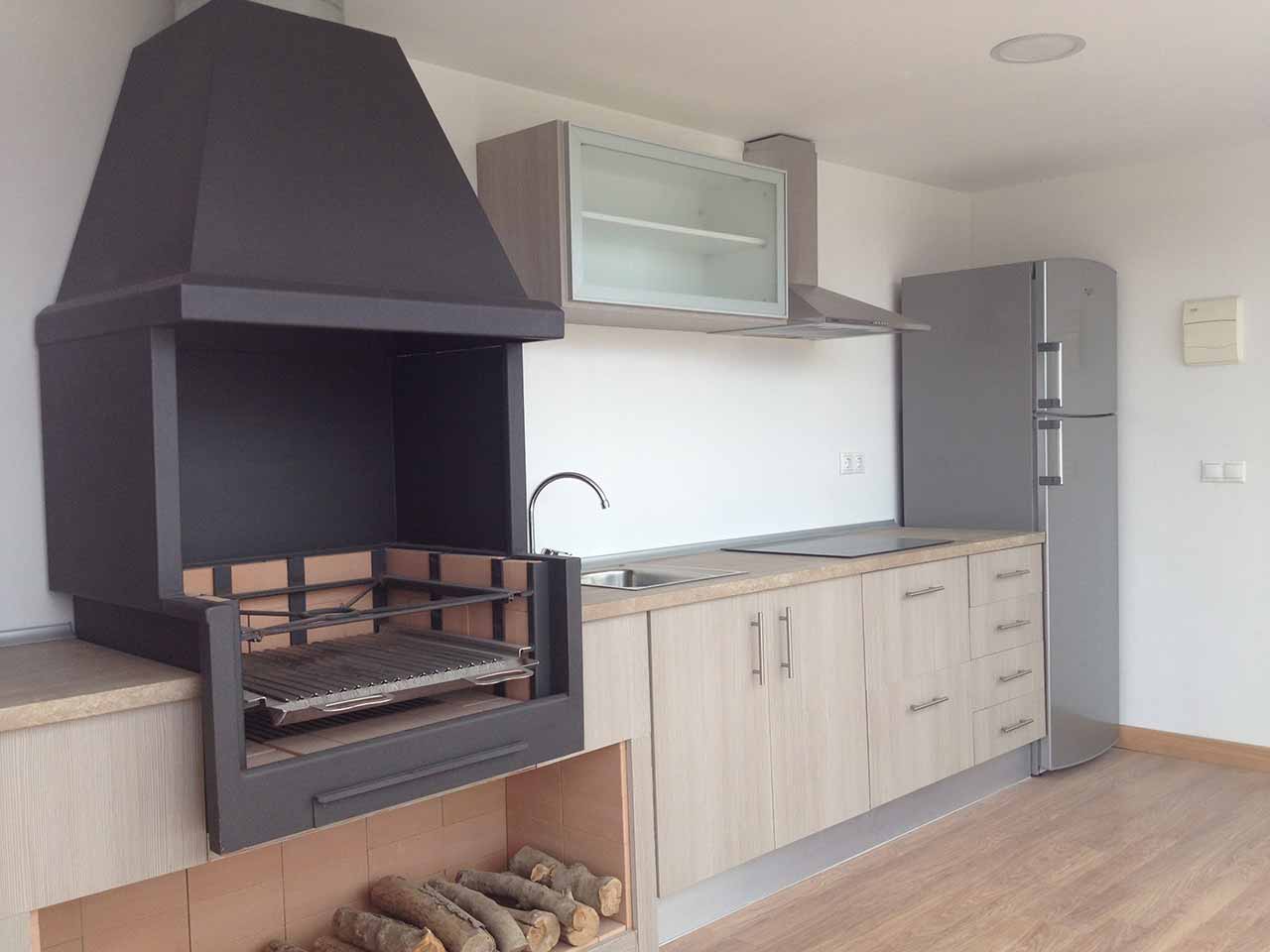 vivienda prefabricada en los suburbios de una ciudad
